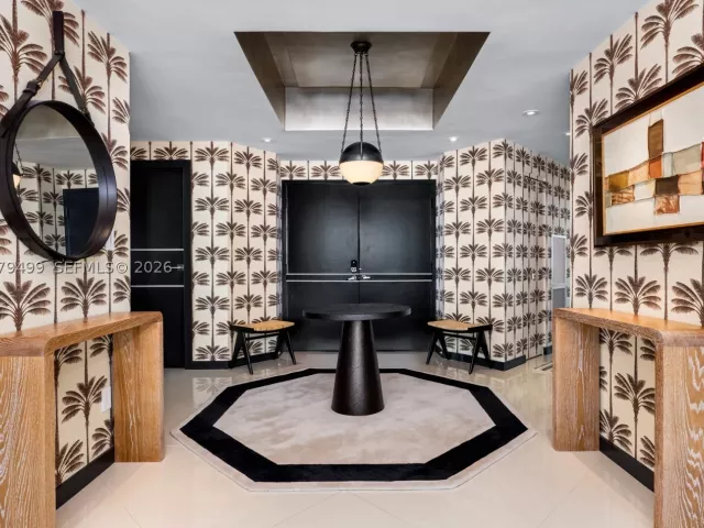 3-bedroom condo for sale in Miami Beach - 300 S Pointe Dr 2005 - MondialRealty