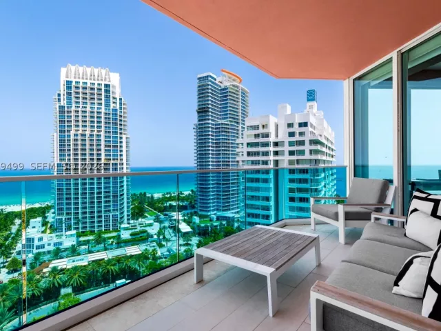 3-bedroom condo for sale in Miami Beach - 300 S Pointe Dr 2005 - MondialRealty