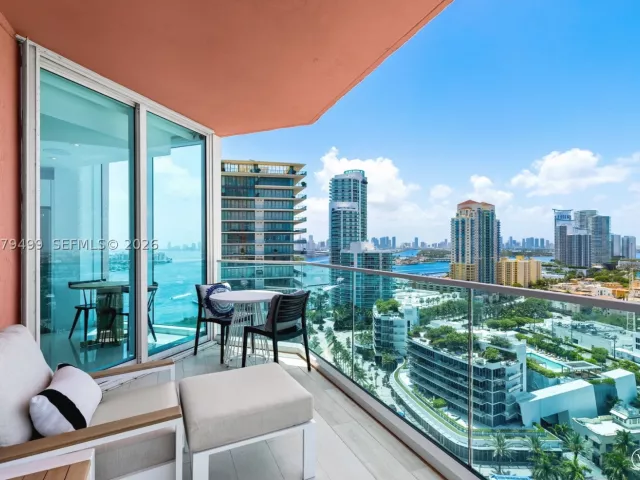 3-bedroom condo for sale in Miami Beach - 300 S Pointe Dr 2005 - MondialRealty