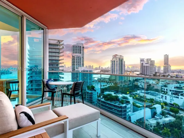 3-bedroom condo for sale in Miami Beach - 300 S Pointe Dr 2005 - MondialRealty