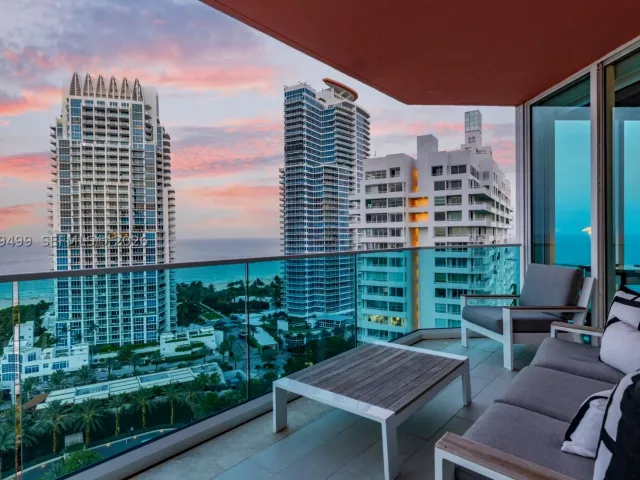 3-bedroom condo for sale in Miami Beach - 300 S Pointe Dr 2005 - MondialRealty