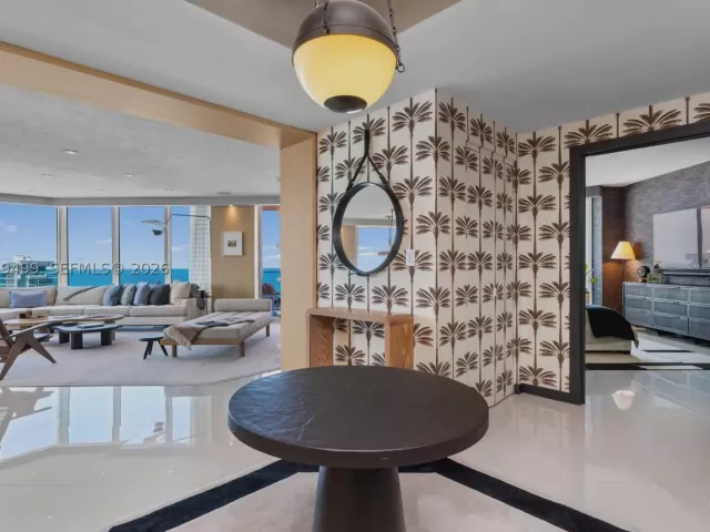 3-bedroom condo for sale in Miami Beach - 300 S Pointe Dr 2005 - MondialRealty