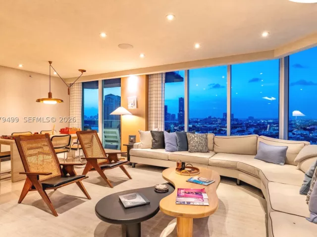 3-bedroom condo for sale in Miami Beach - 300 S Pointe Dr 2005 - MondialRealty
