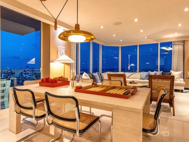 3-bedroom condo for sale in Miami Beach - 300 S Pointe Dr 2005 - MondialRealty