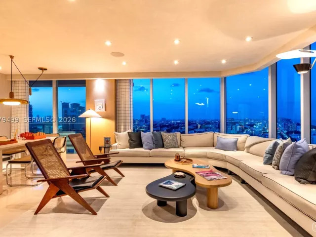 3-bedroom condo for sale in Miami Beach - 300 S Pointe Dr 2005 - MondialRealty