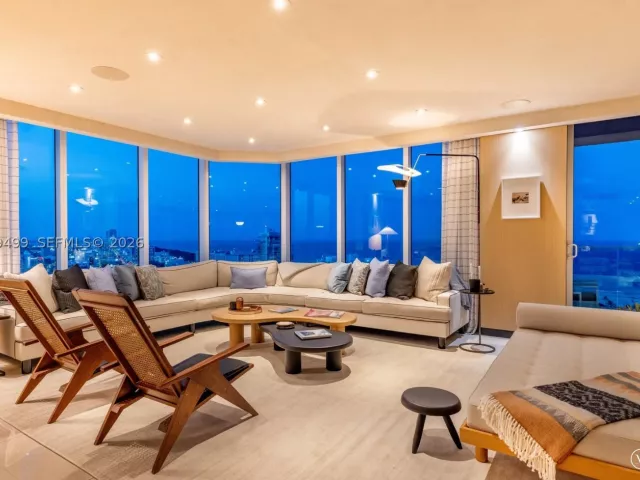3-bedroom condo for sale in Miami Beach - 300 S Pointe Dr 2005 - MondialRealty