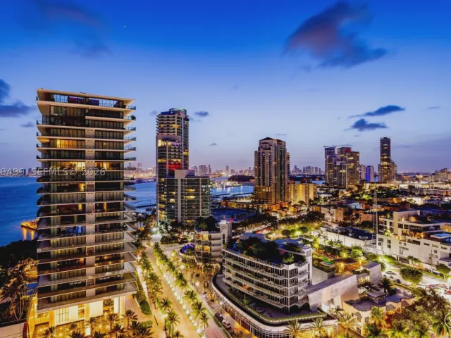 3-bedroom condo for sale in Miami Beach - 300 S Pointe Dr 2005 - MondialRealty