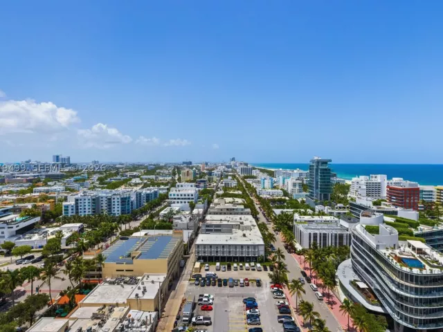 3-bedroom condo for sale in Miami Beach - 300 S Pointe Dr 2005 - MondialRealty