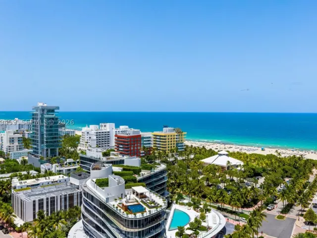 3-bedroom condo for sale in Miami Beach - 300 S Pointe Dr 2005 - MondialRealty