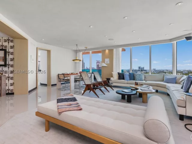 3-bedroom condo for sale in Miami Beach - 300 S Pointe Dr 2005 - MondialRealty
