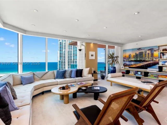 3-bedroom condo for sale in Miami Beach - 300 S Pointe Dr 2005 - MondialRealty