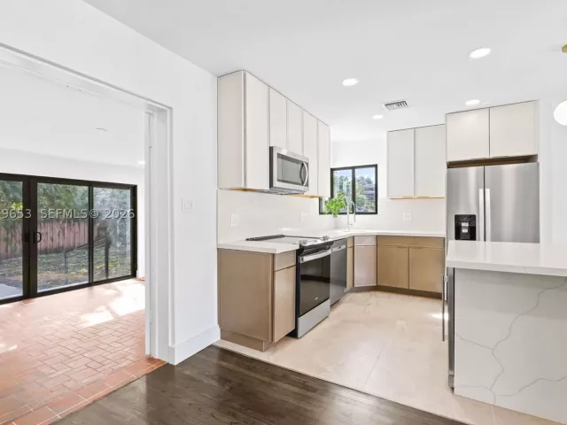 3-bedroom home for rent in Miami - 912 NE 82nd St - MondialRealty