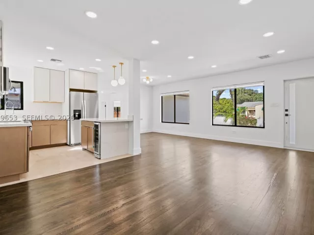 3-bedroom home for rent in Miami - 912 NE 82nd St - MondialRealty