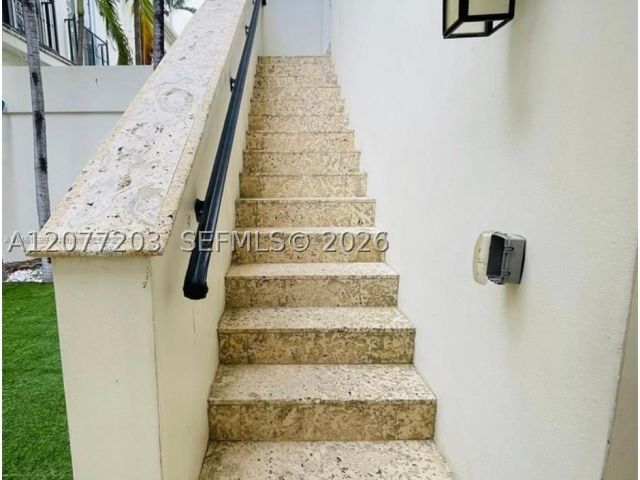 4-bedroom home for rent in Coral Gables - 530 Valencia Ave 3 - MondialRealty