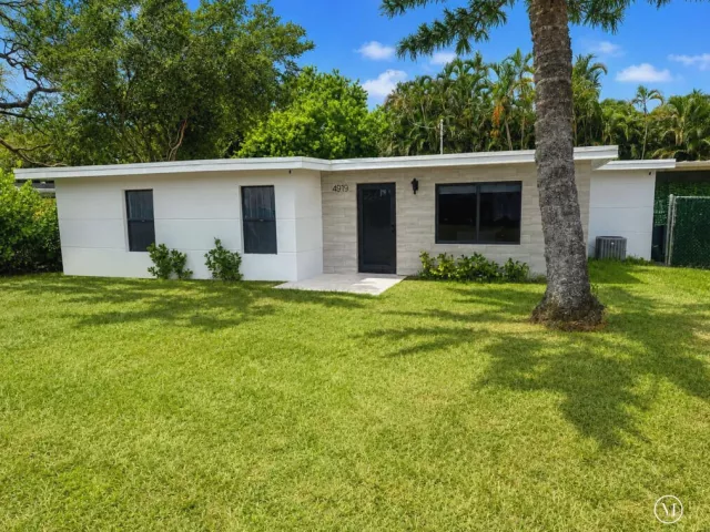 3-bedroom home for sale in Fort Lauderdale - 4919 SW 28th Avenue - MondialRealty