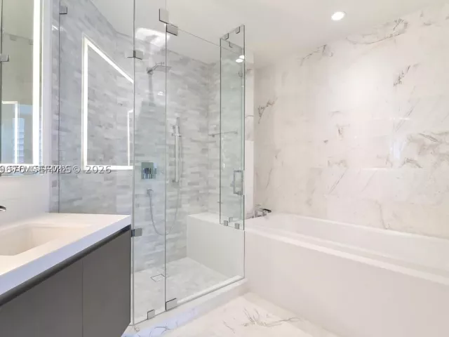 2-bedroom condo for rent in Miami - 851 NE 1st Ave 4109 - MondialRealty