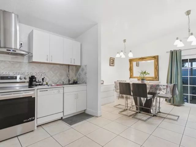 4-bedroom home for sale in Miami - 20752 SW 121st Ct - MondialRealty