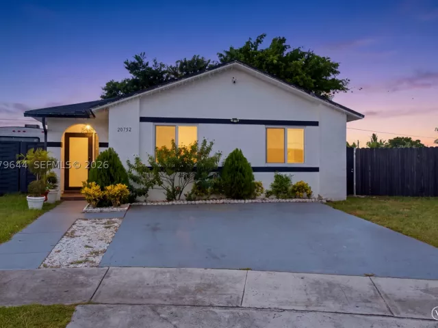 4-bedroom home for sale in Miami - 20752 SW 121st Ct - MondialRealty