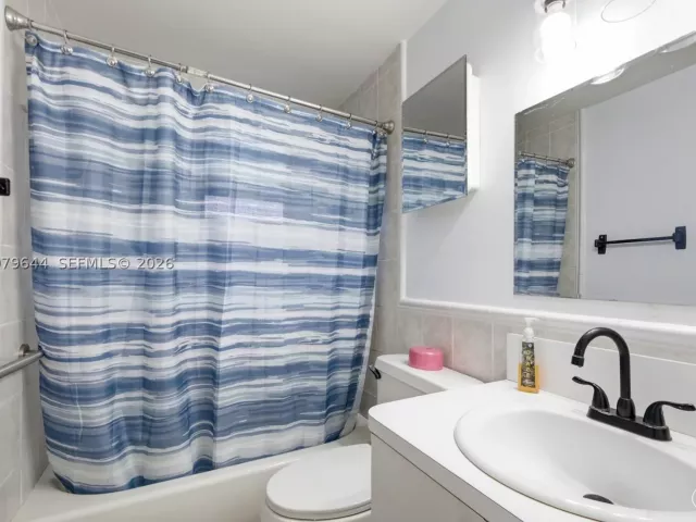 4-bedroom home for sale in Miami - 20752 SW 121st Ct - MondialRealty