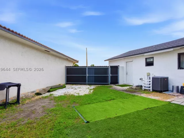 4-bedroom home for sale in Miami - 20752 SW 121st Ct - MondialRealty