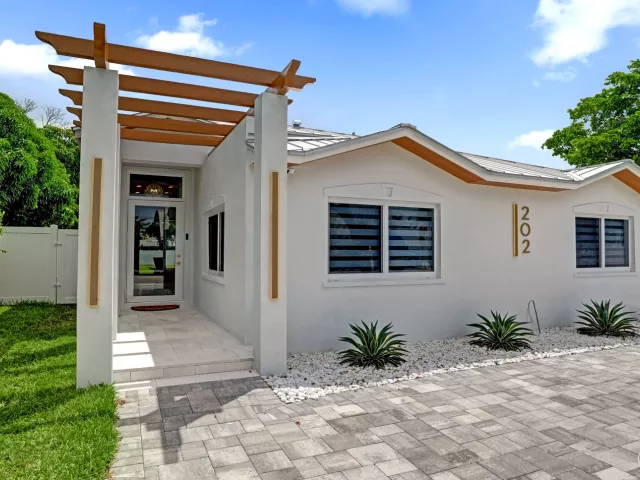 3-bedroom home for rent in Delray Beach - 202 SE 4TH Street - MondialRealty