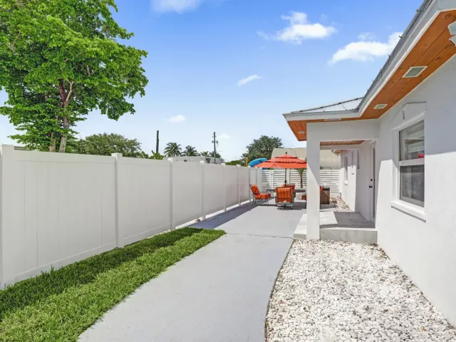 3-bedroom home for rent in Delray Beach - 202 SE 4TH Street - MondialRealty