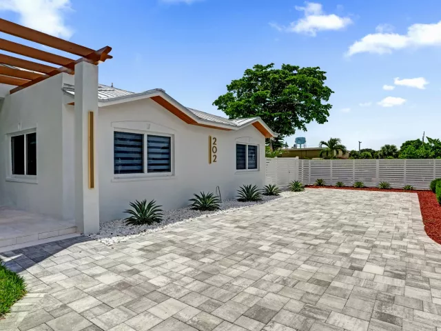 3-bedroom home for rent in Delray Beach - 202 SE 4TH Street - MondialRealty