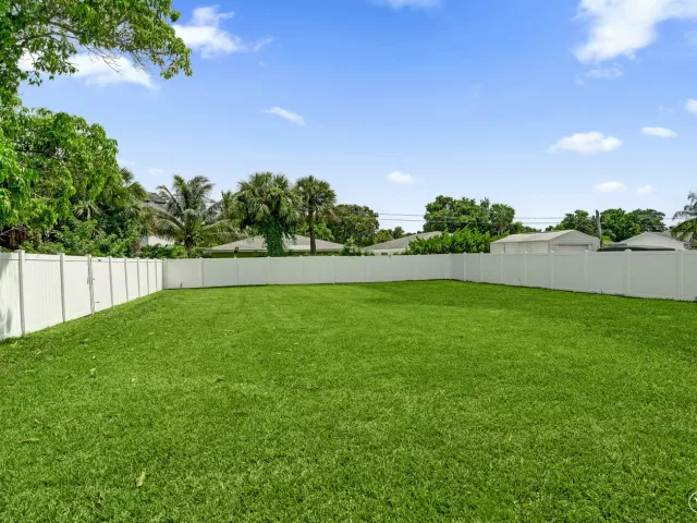 3-bedroom home for rent in Delray Beach - 202 SE 4TH Street - MondialRealty