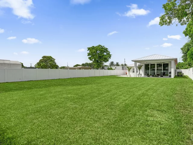 3-bedroom home for rent in Delray Beach - 202 SE 4TH Street - MondialRealty