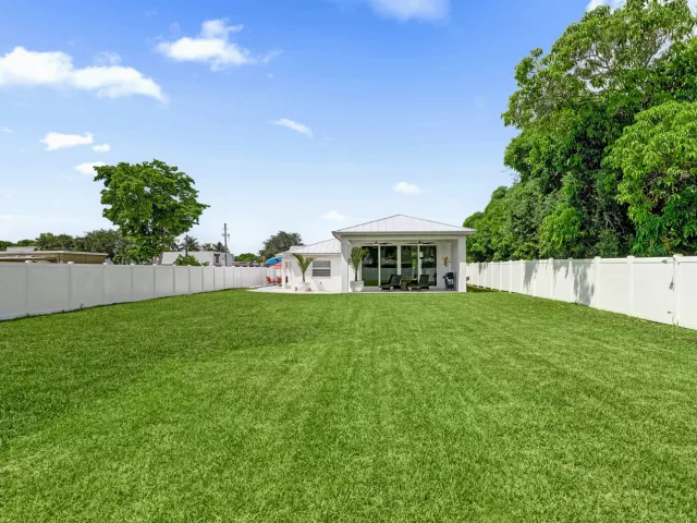 3-bedroom home for rent in Delray Beach - 202 SE 4TH Street - MondialRealty