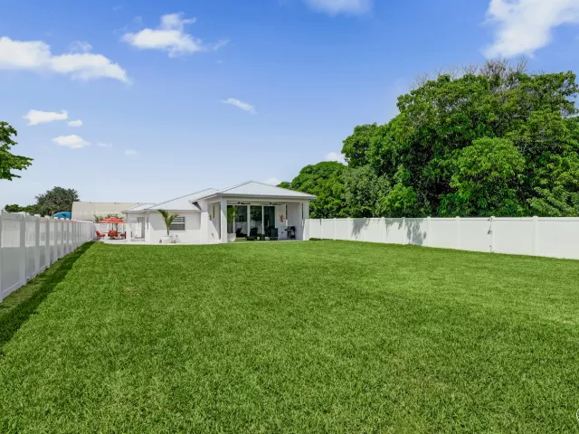 3-bedroom home for rent in Delray Beach - 202 SE 4TH Street - MondialRealty