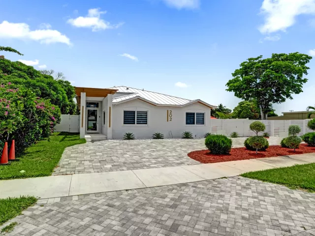3-bedroom home for rent in Delray Beach - 202 SE 4TH Street - MondialRealty