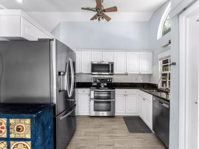 3-bedroom home for rent in Deerfield Beach - 559 NW 38TH Terrace - MondialRealty
