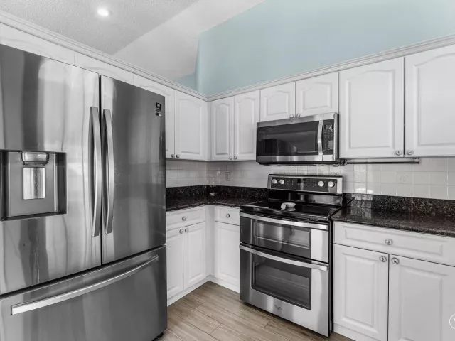 3-bedroom home for rent in Deerfield Beach - 559 NW 38TH Terrace - MondialRealty