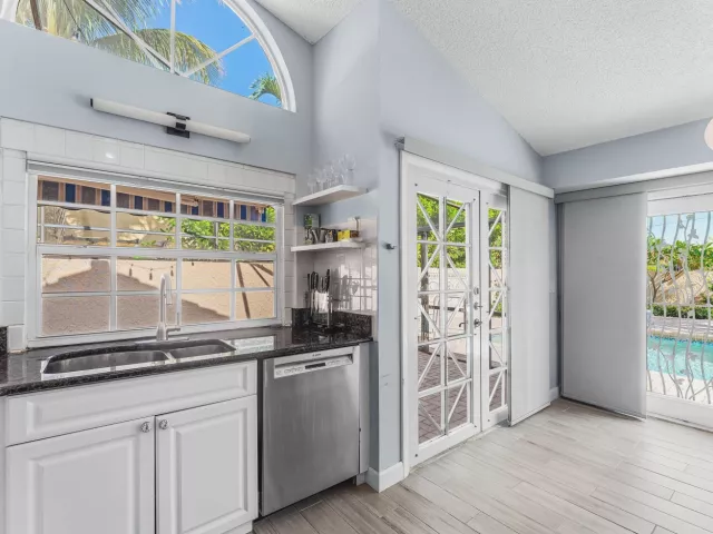 3-bedroom home for rent in Deerfield Beach - 559 NW 38TH Terrace - MondialRealty