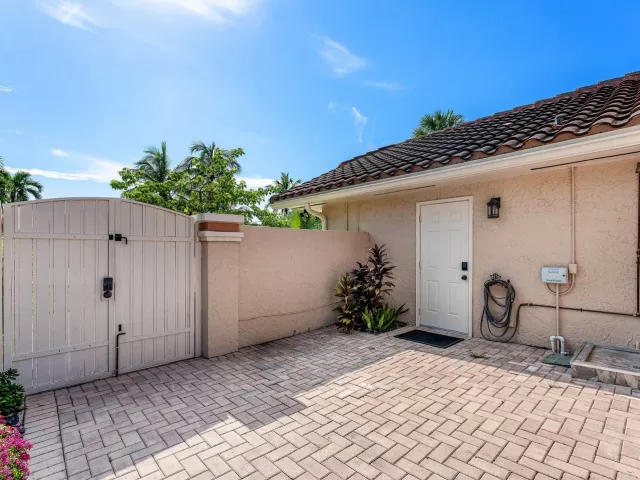3-bedroom home for rent in Deerfield Beach - 559 NW 38TH Terrace - MondialRealty