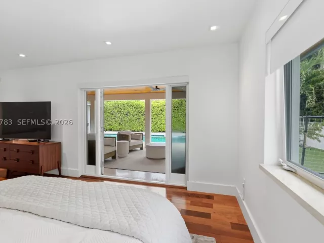 4-bedroom home for sale in Key Biscayne - 571 S Mashta Dr - MondialRealty
