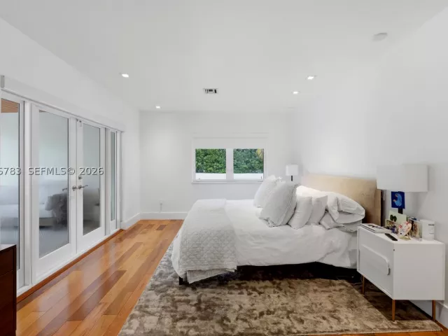 4-bedroom home for sale in Key Biscayne - 571 S Mashta Dr - MondialRealty