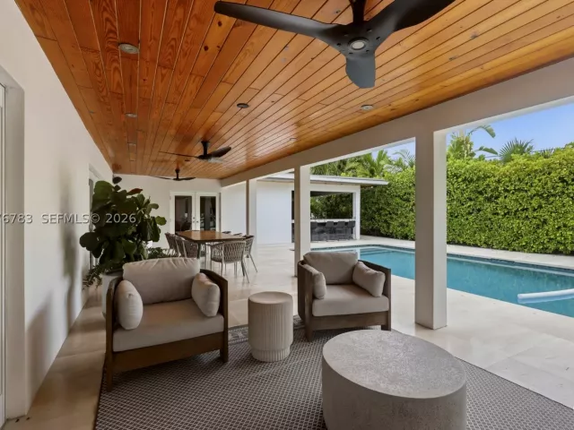 4-bedroom home for sale in Key Biscayne - 571 S Mashta Dr - MondialRealty