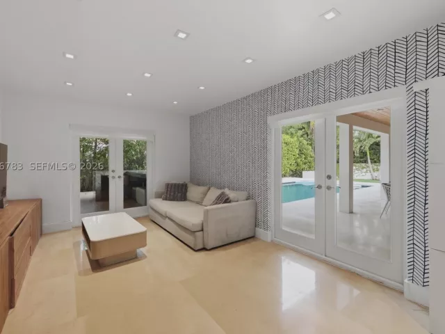 4-bedroom home for sale in Key Biscayne - 571 S Mashta Dr - MondialRealty