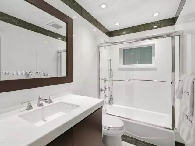 4-bedroom home for sale in Key Biscayne - 571 S Mashta Dr - MondialRealty