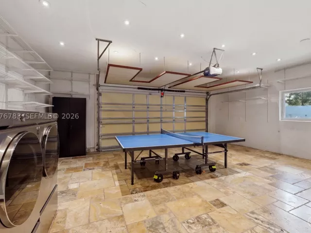 4-bedroom home for sale in Key Biscayne - 571 S Mashta Dr - MondialRealty