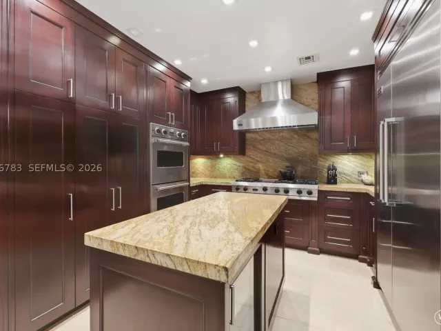 4-bedroom home for sale in Key Biscayne - 571 S Mashta Dr - MondialRealty