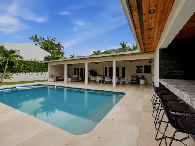 4-bedroom home for sale in Key Biscayne - 571 S Mashta Dr - MondialRealty