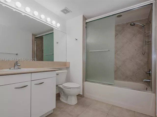2-bedroom condo for rent in Hallandale Beach - 2080 S Ocean Dr MPH09 - MondialRealty