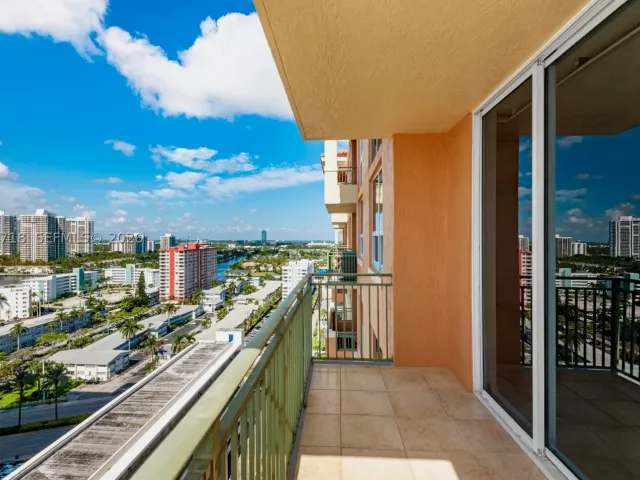 2-bedroom condo for rent in Hallandale Beach - 2080 S Ocean Dr MPH09 - MondialRealty