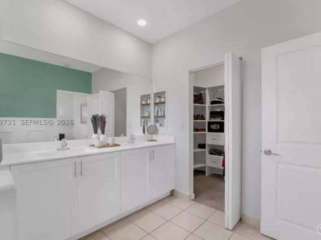 3-bedroom home for sale in Homestead - 13154 SW 233rd St - MondialRealty