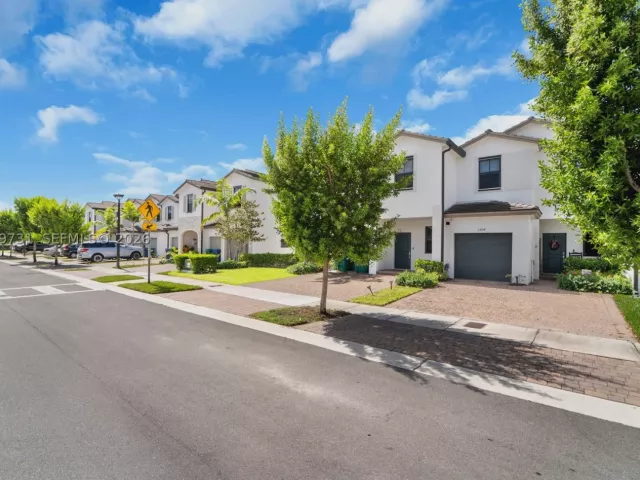 3-bedroom home for sale in Homestead - 13154 SW 233rd St - MondialRealty