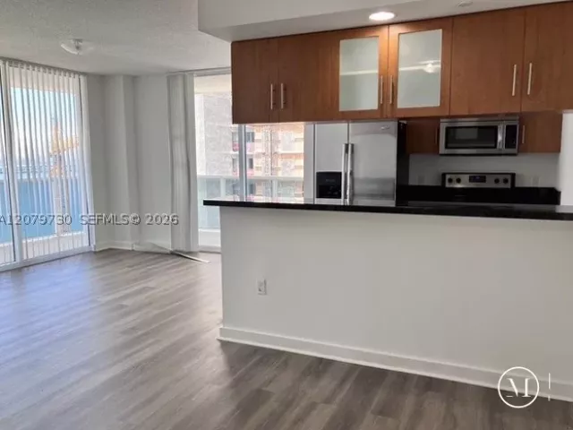 3-bedroom condo for rent in Miami - 601 NE 23rd St 1502 - MondialRealty