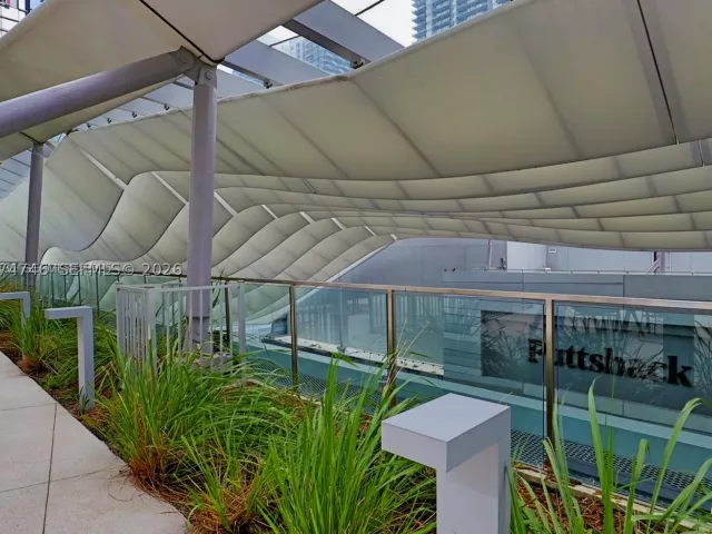 1-bedroom condo for rent in Miami - 68 SE 6th St 1008 - MondialRealty